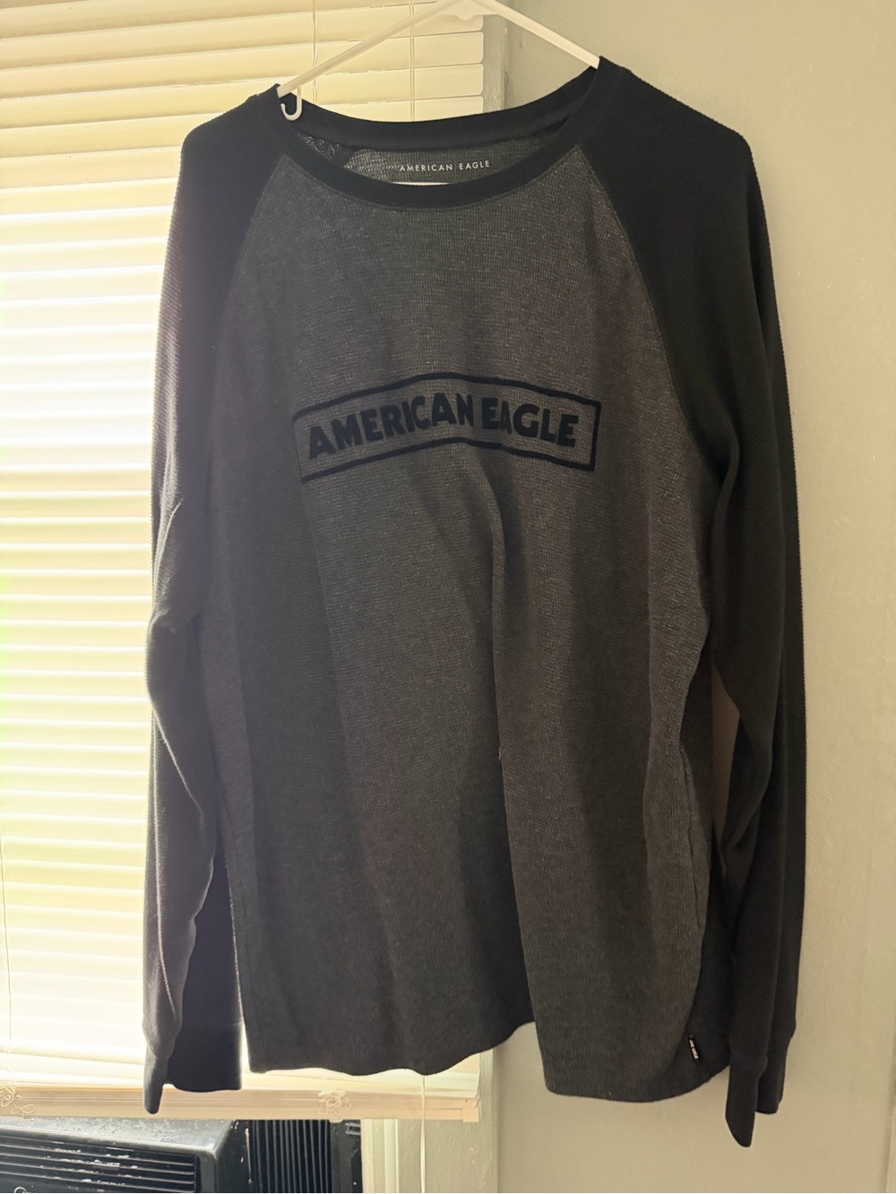 American Eagle Charcoal Gray & Black Thermal Long Sleeve